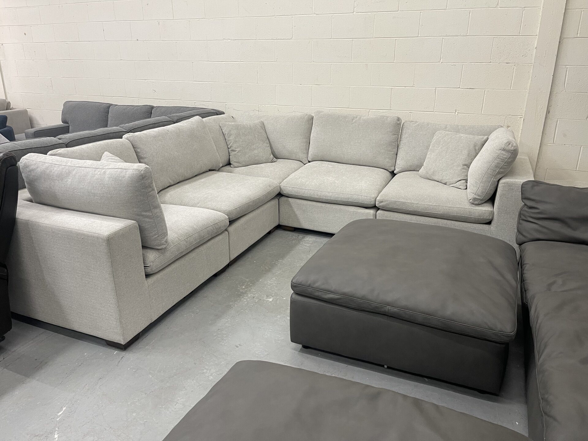 Thomasville Lowell 6-piece Fabric Modular Sectional, Gray