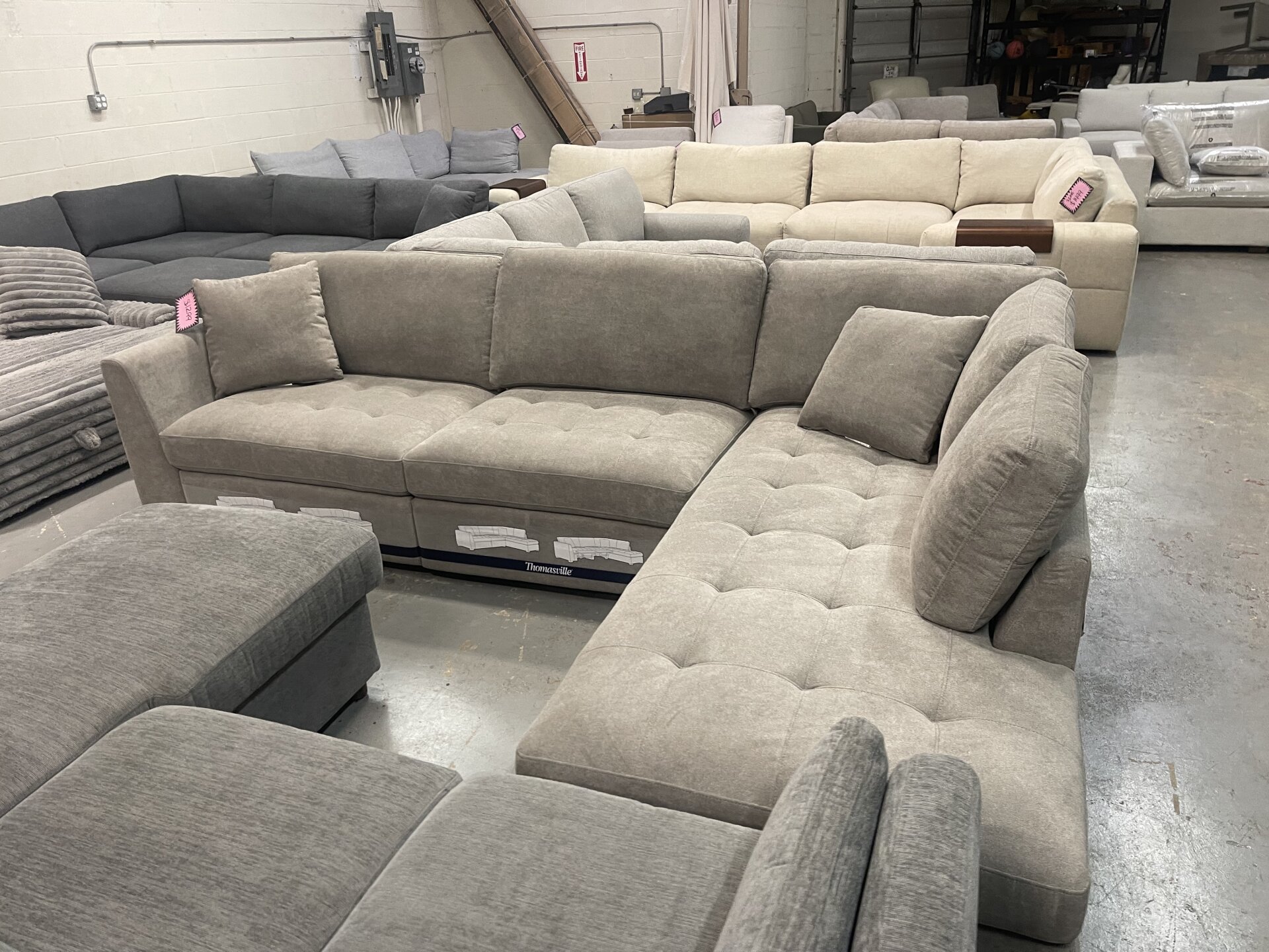 Thomasville Miles Fabric Sectional with Power Footrest - Photo 2
