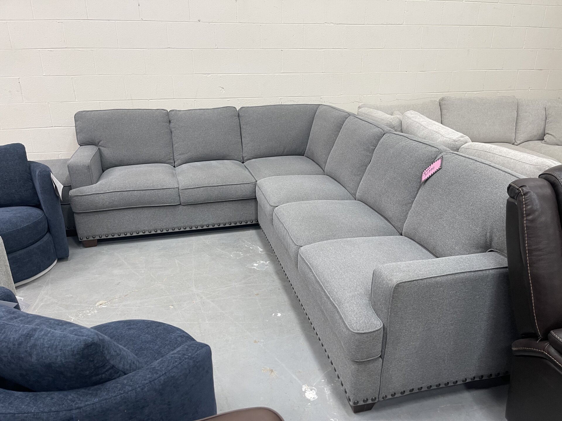 Thomasville Emilee Fabric Sectional with Storage Ottoman - Photo 3