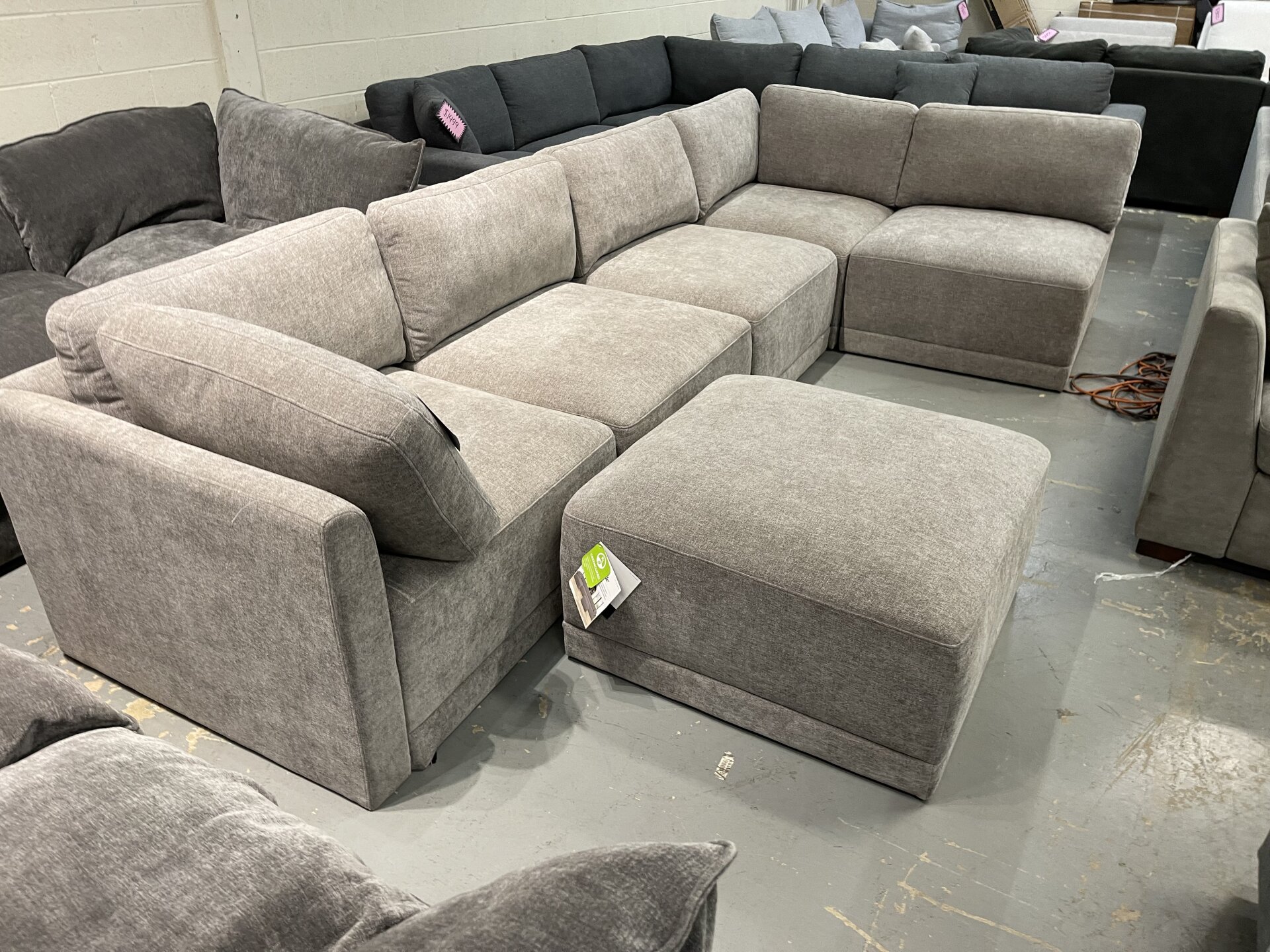 Thomasville Fallon Modular Sectional 6-piece Gray with Ottoman - Photo 2