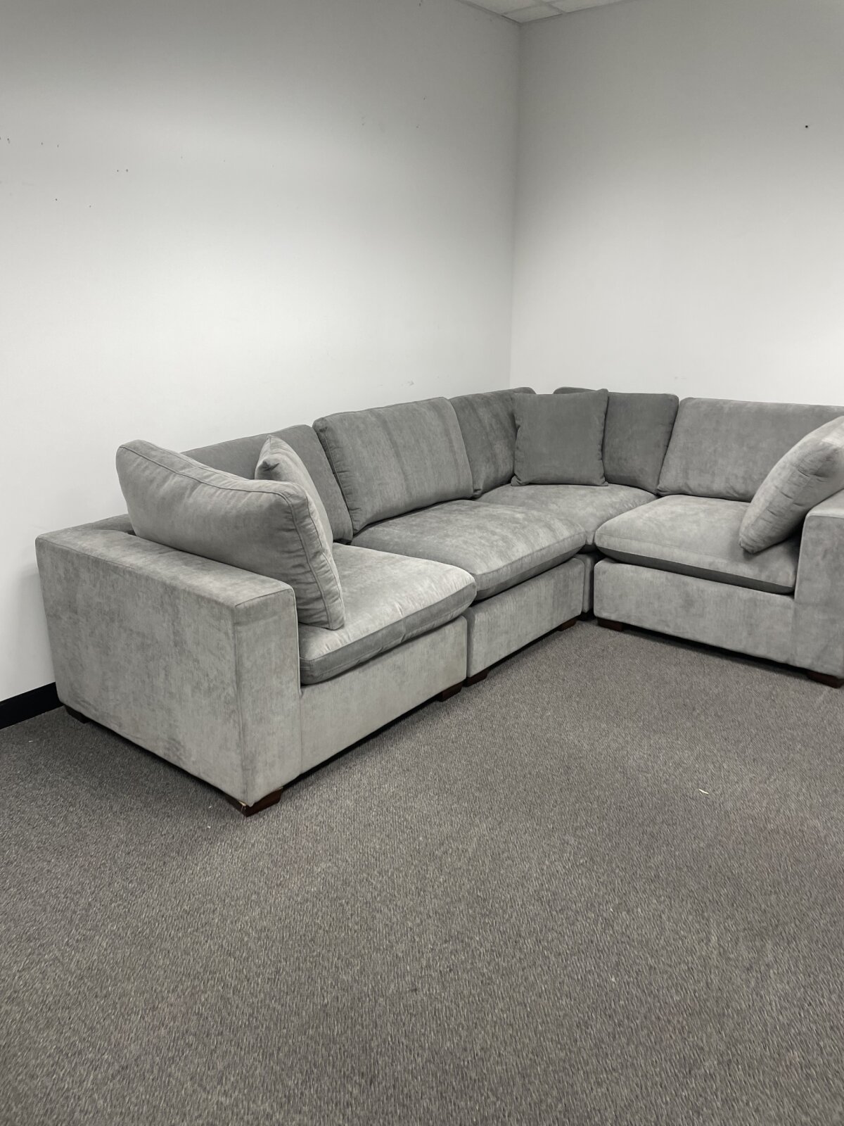 Thomasville Lowell 4-piece Fabric Modular Sectional - Photo 2