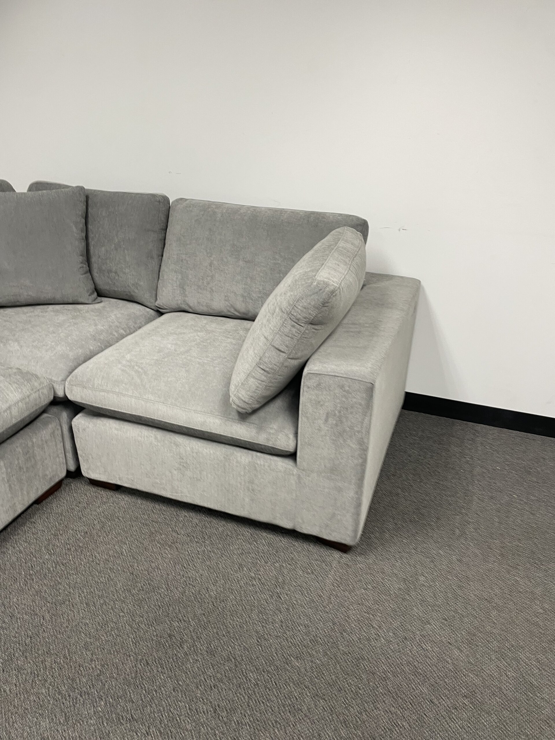 Thomasville Lowell 4-piece Fabric Modular Sectional - Photo 6