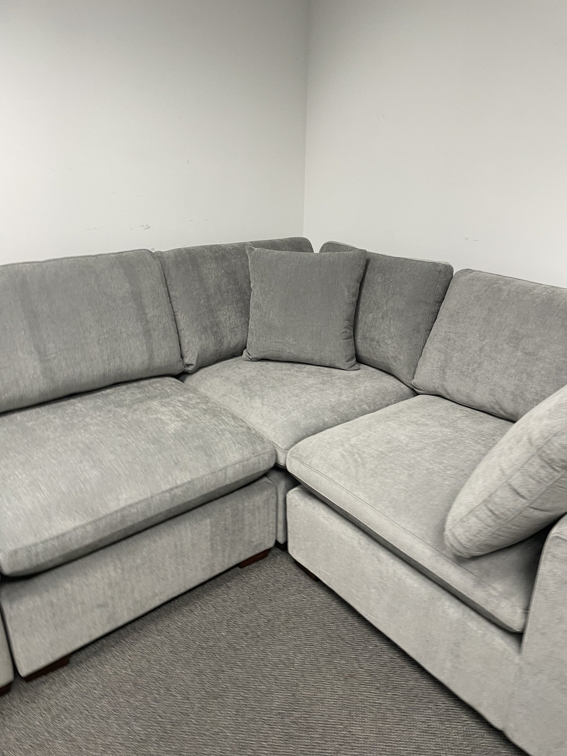 Thomasville Lowell 4-piece Fabric Modular Sectional - Photo 8