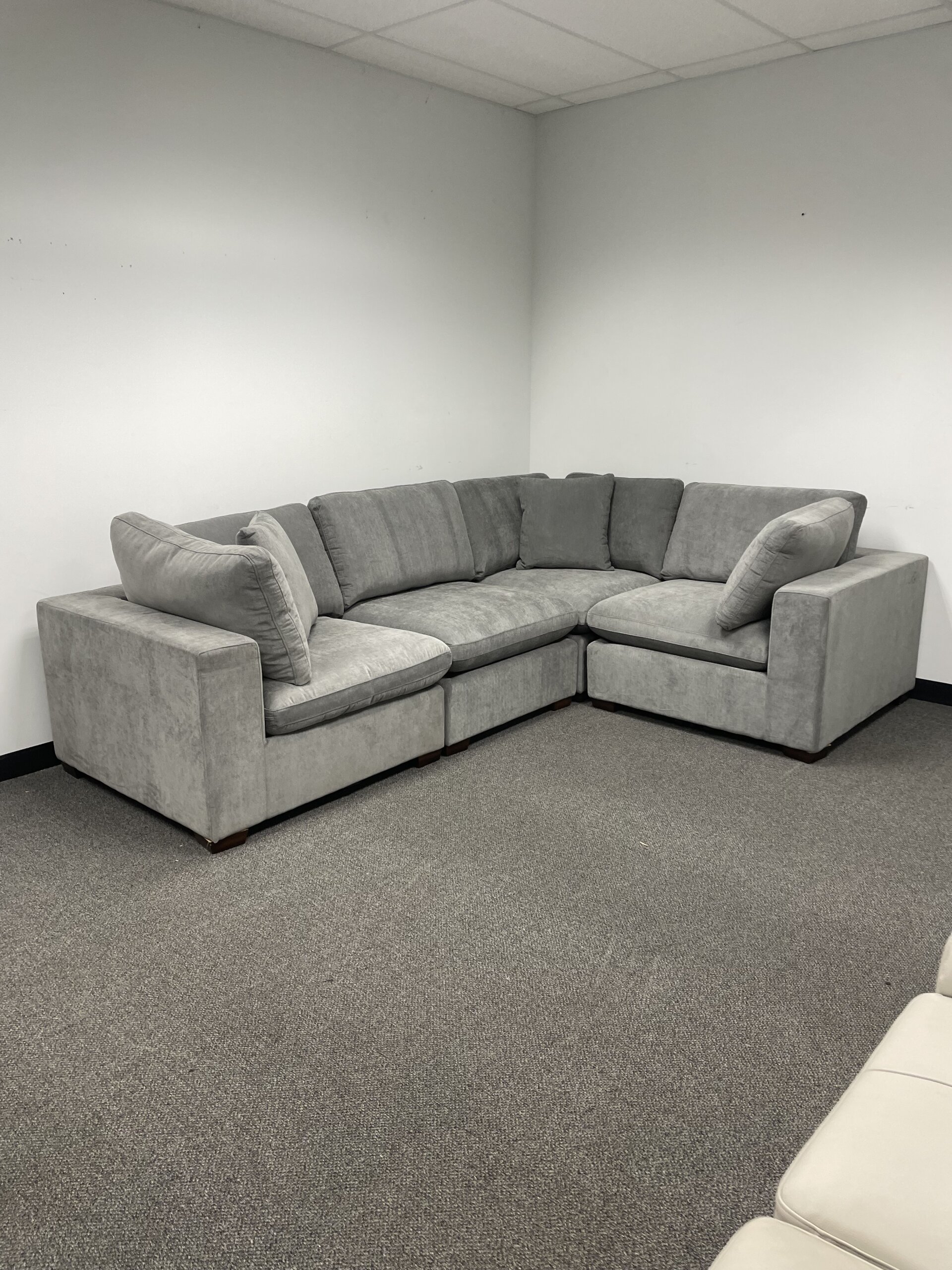 Thomasville Lowell 4-piece Fabric Modular Sectional - Photo 11