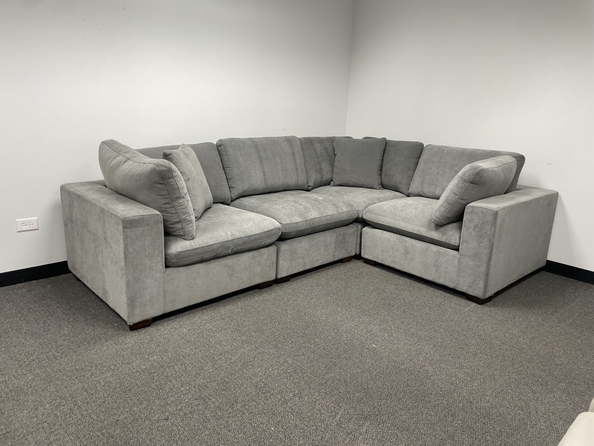 Thomasville Lowell 4-piece Fabric Modular Sectional - Photo 12