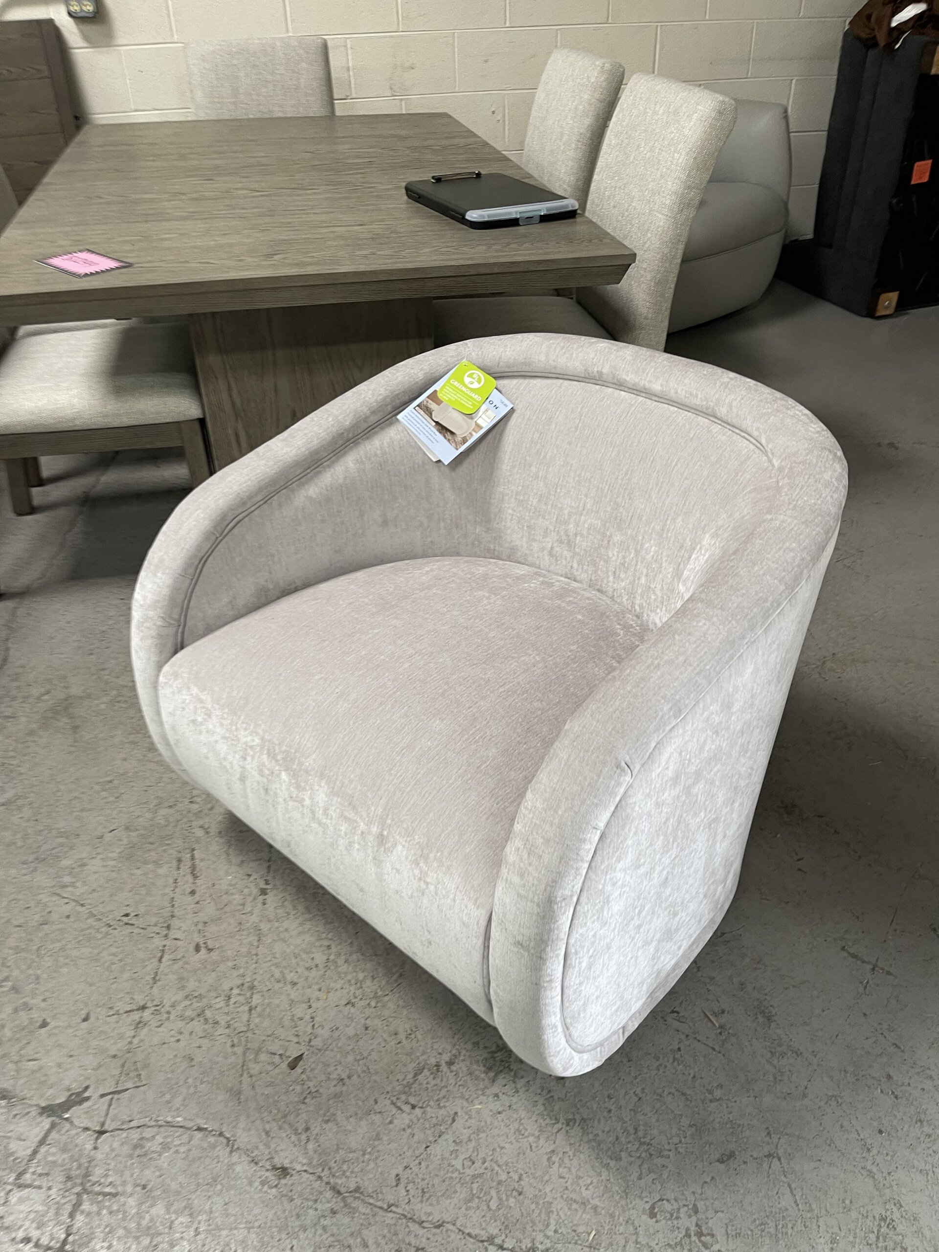 Henredon Aspen Hill Fabric Swivel Chair - Photo 2