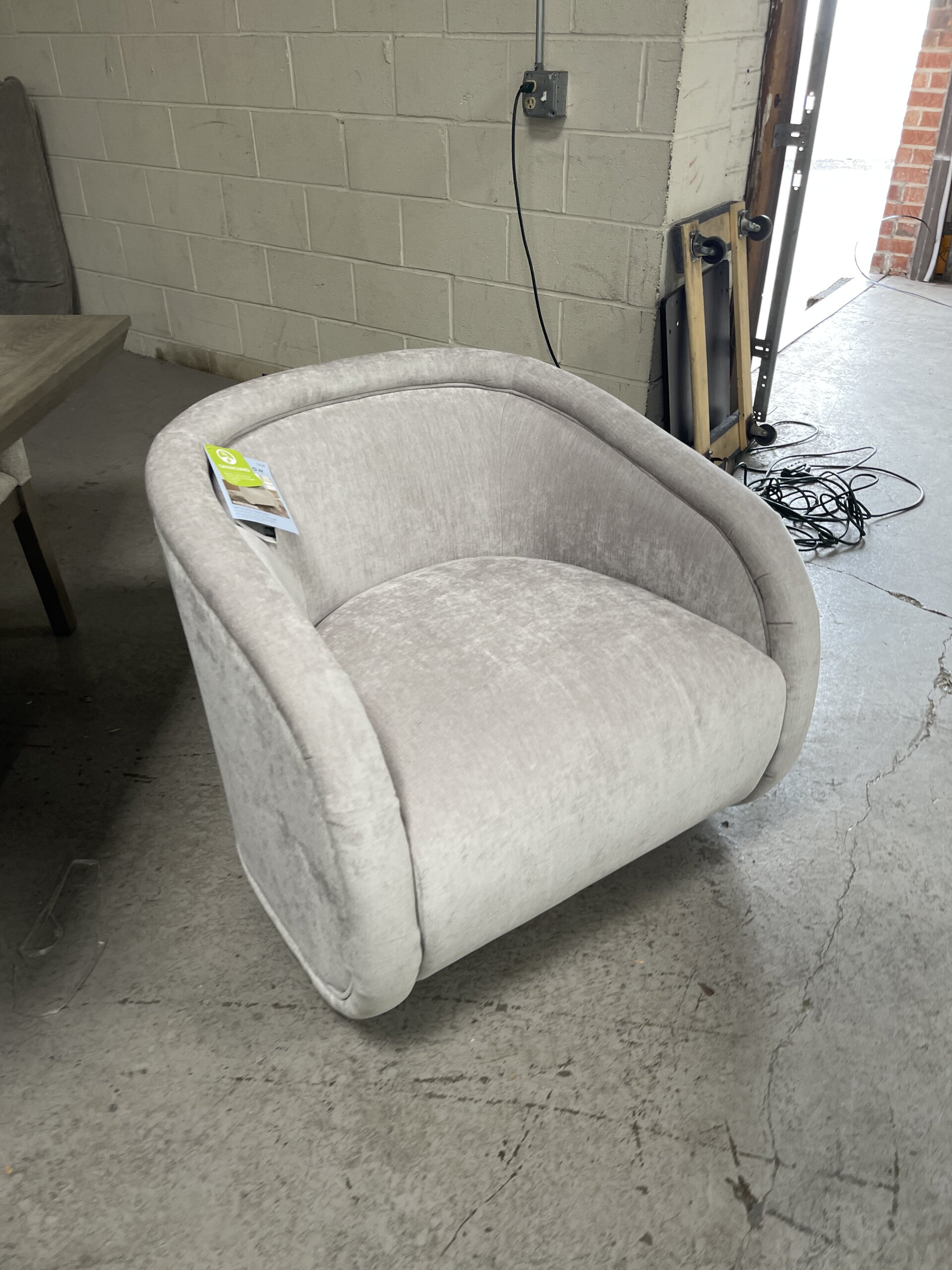 Henredon Aspen Hill Fabric Swivel Chair - Photo 3
