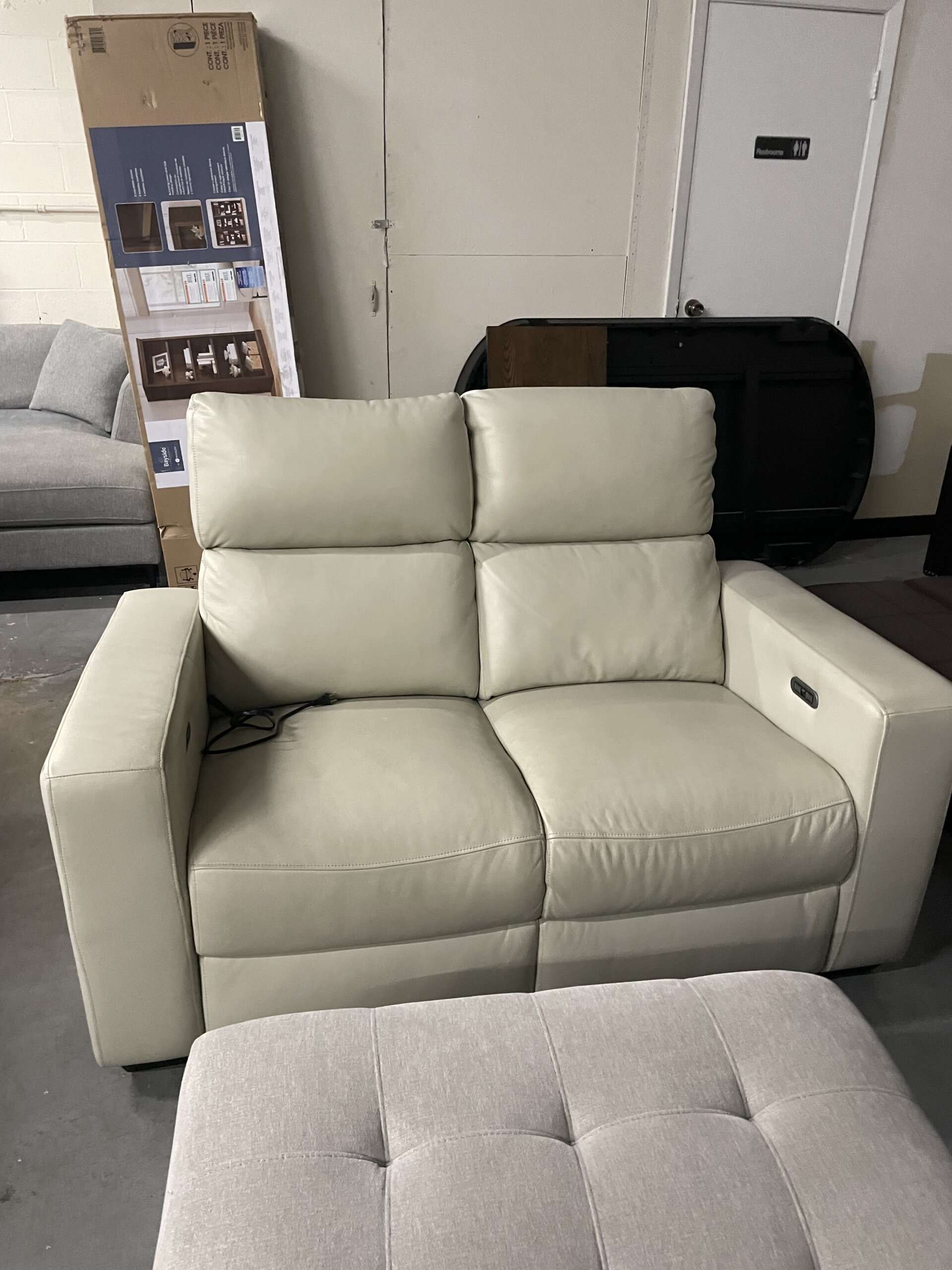 Kramer Leather Power Reclining Loveseat Couch - Photo 2