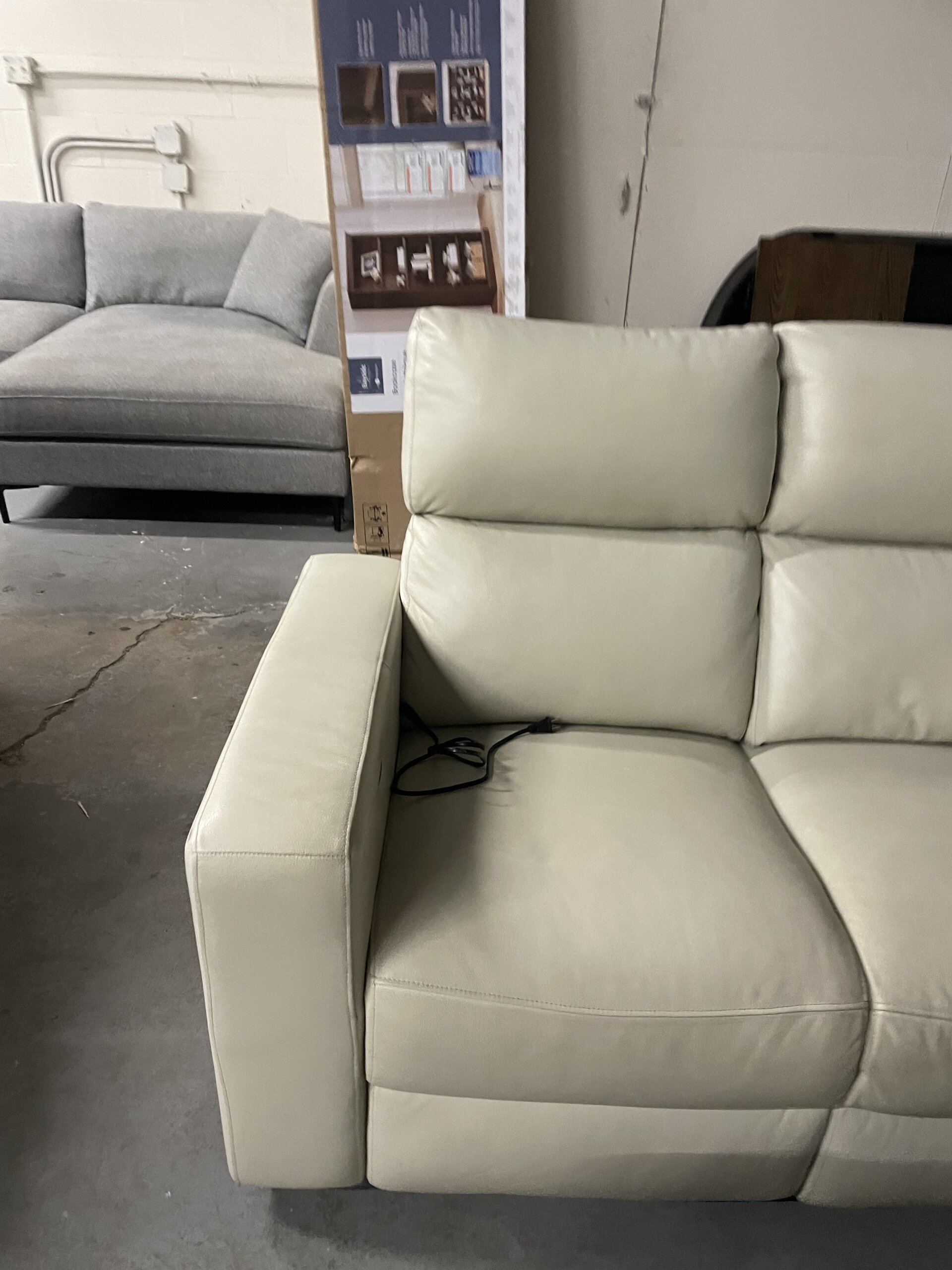 Kramer Leather Power Reclining Loveseat Couch - Photo 3