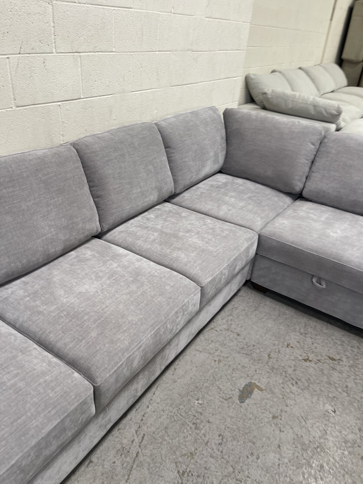 Thomasville Caler Convertible Sleeper Sectional With Storage - Image 4