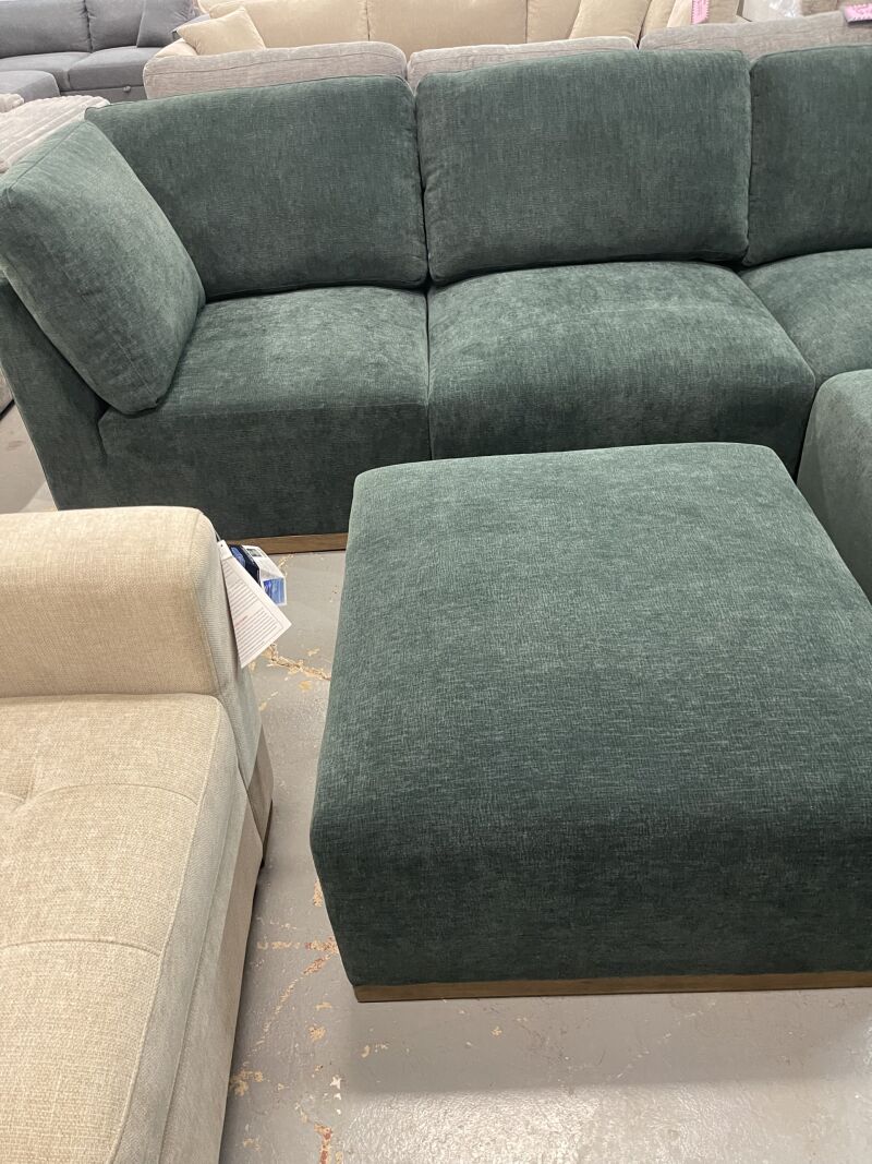 Henredon Murphy Fabric 6 Piece Modular Sectional With Ottoman Green - Image 9
