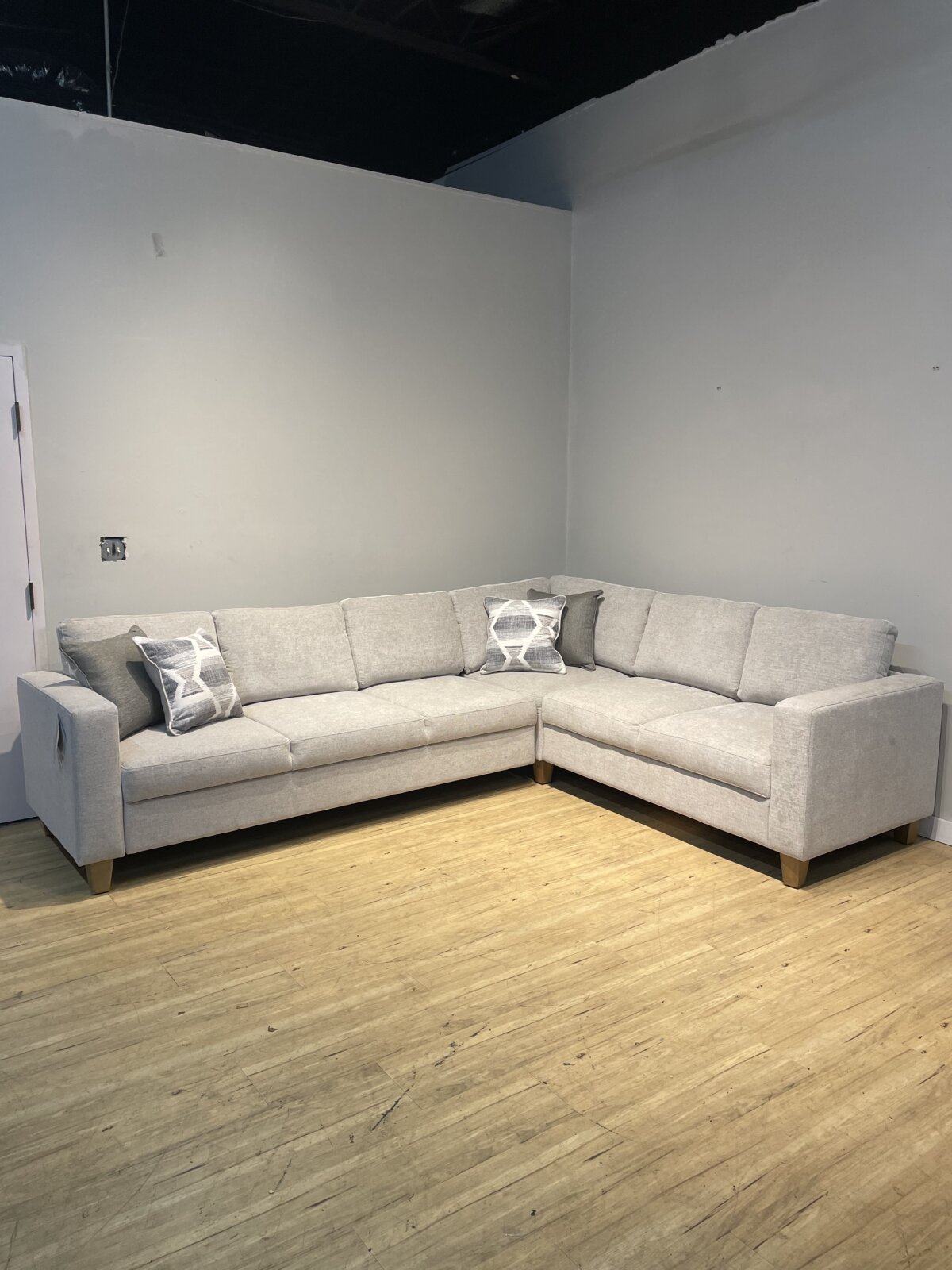 Thomasville Dillard Fabric Convertible Sleeper Sectional - Image 2