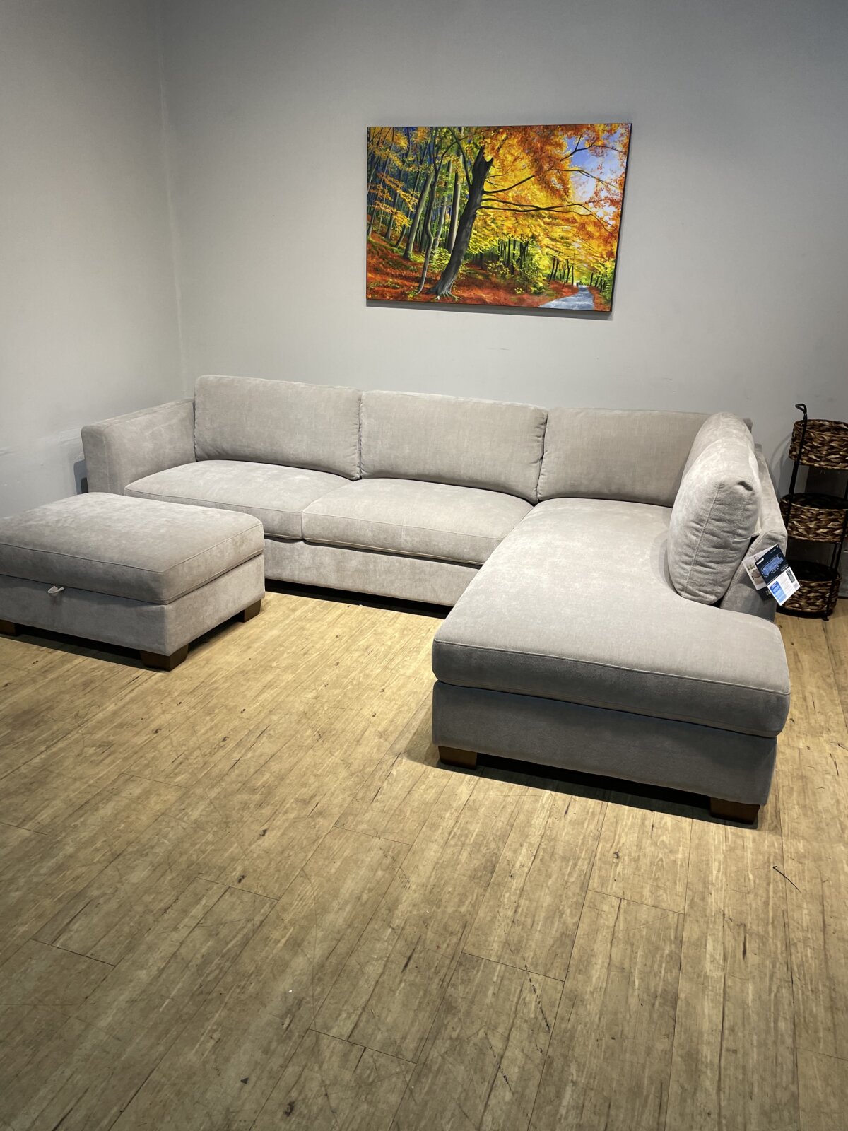 Thomasville Walsen Sectional with Storage Ottoman - Photo 2