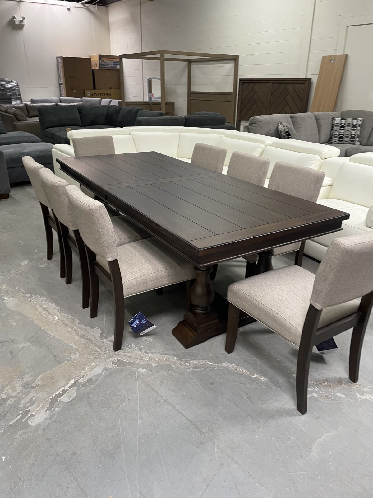 Thomasville Callan 9 Piece Dining Table Set - Image 4