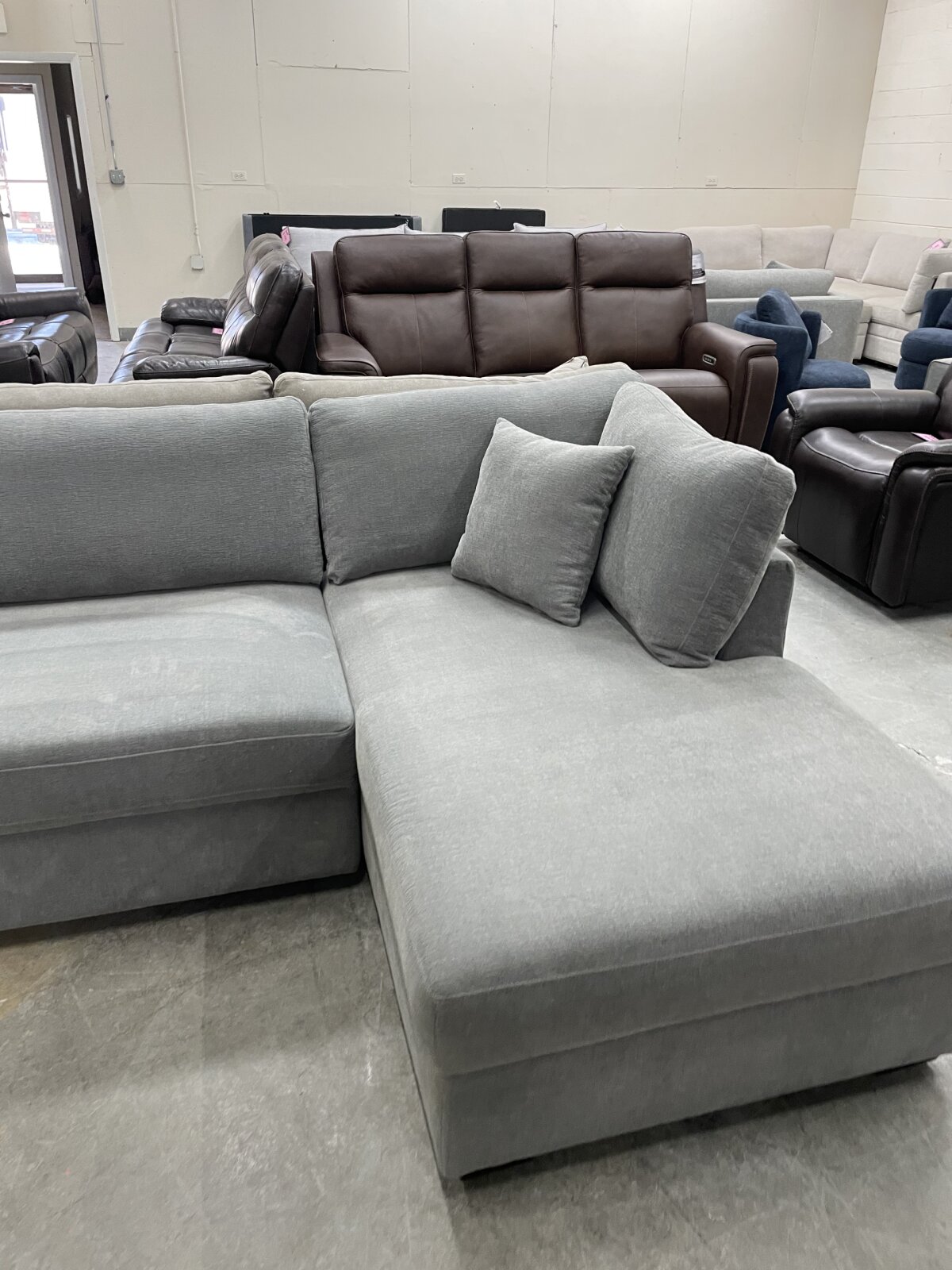 Thomasville Camlin Convertible Sleeper Sectional With Chaise Gray - Image 3
