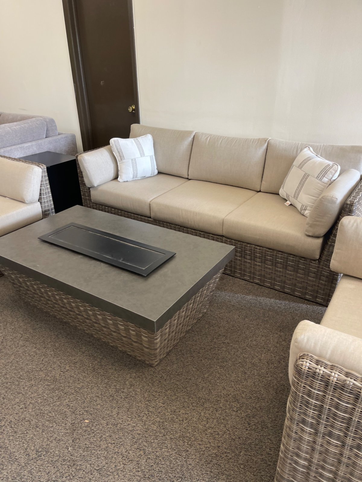 SunVilla Webster 5-piece Patio Conversation Set with Fire Table - Image 7