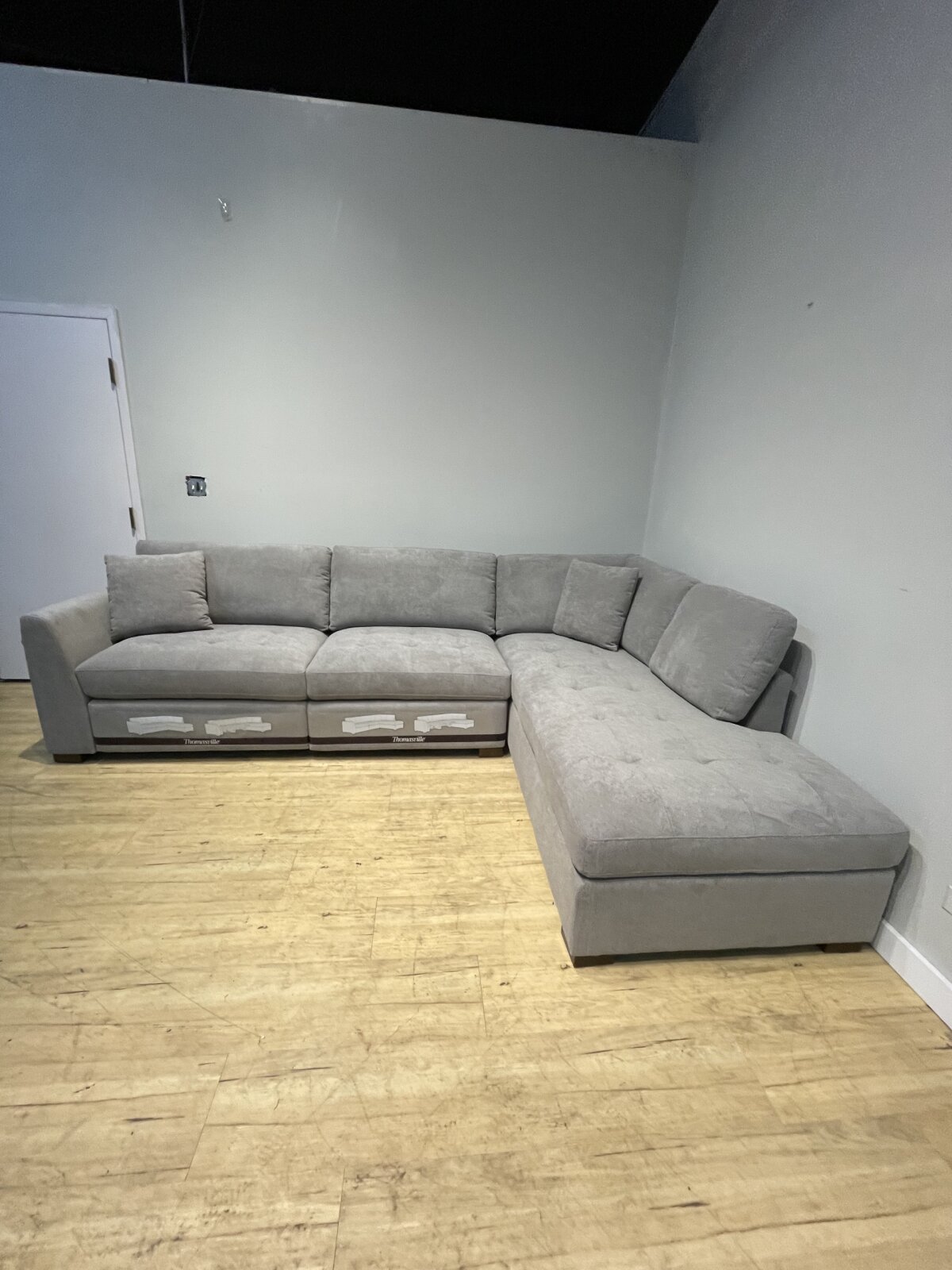 Thomasville Miles Fabric Sectional With Power Footrest - Image 8