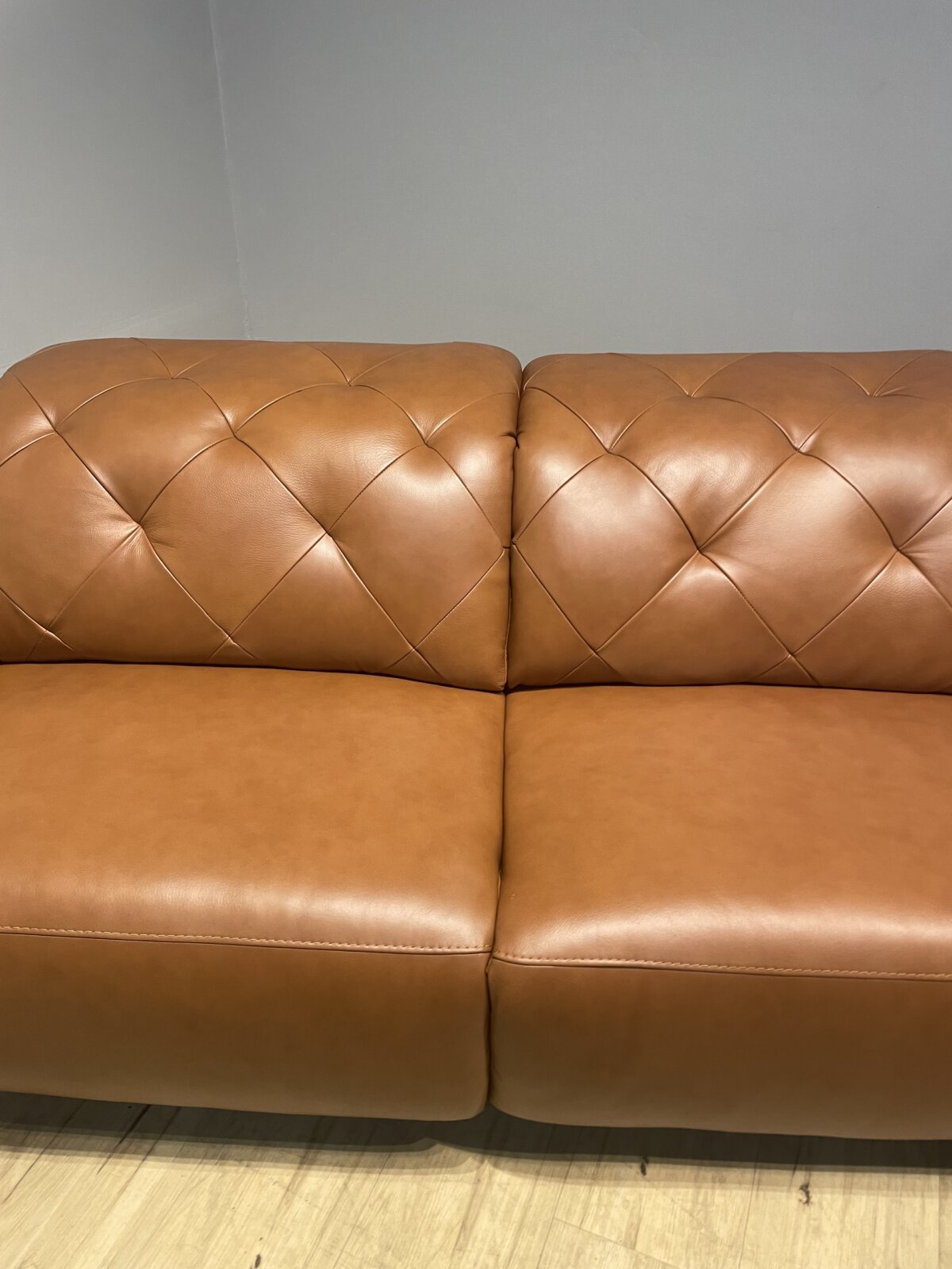 Carvel Leather Power Reclining Sofa With Power Headrest - Image 4