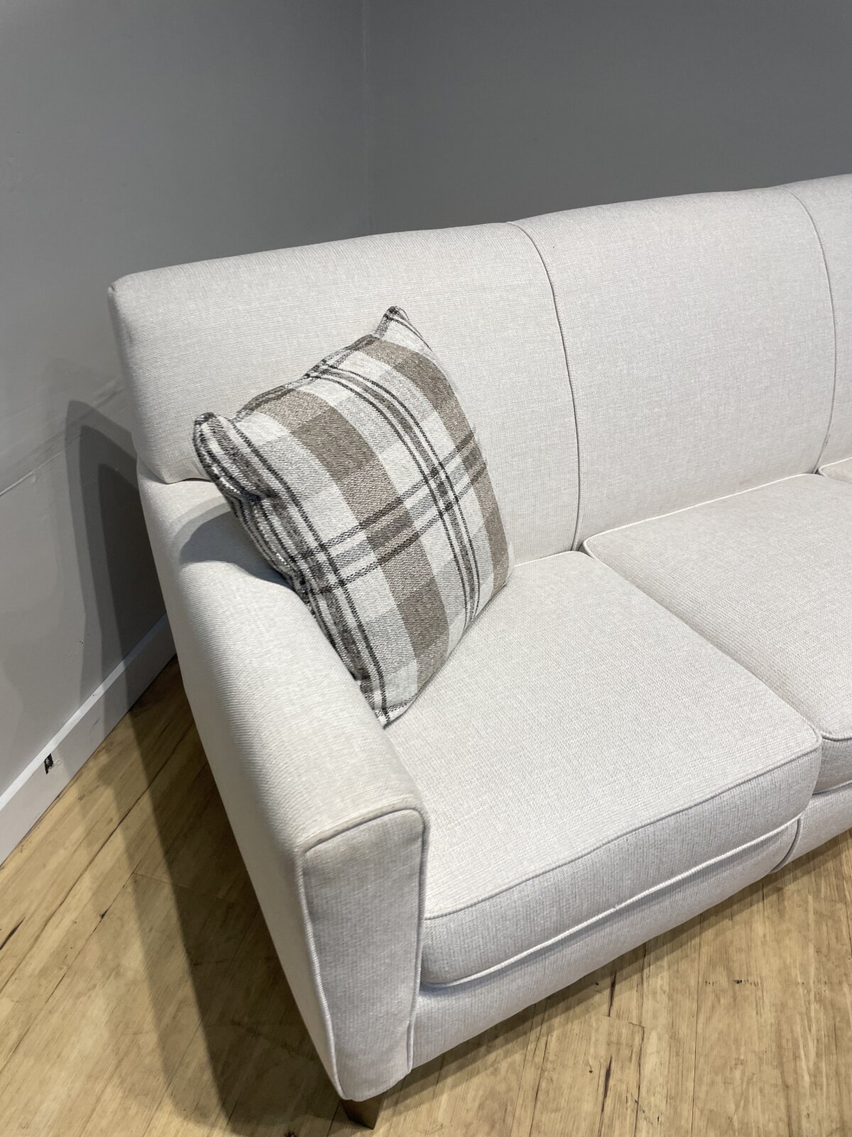 Flexsteel Abbey Fabric Sofa - Image 5