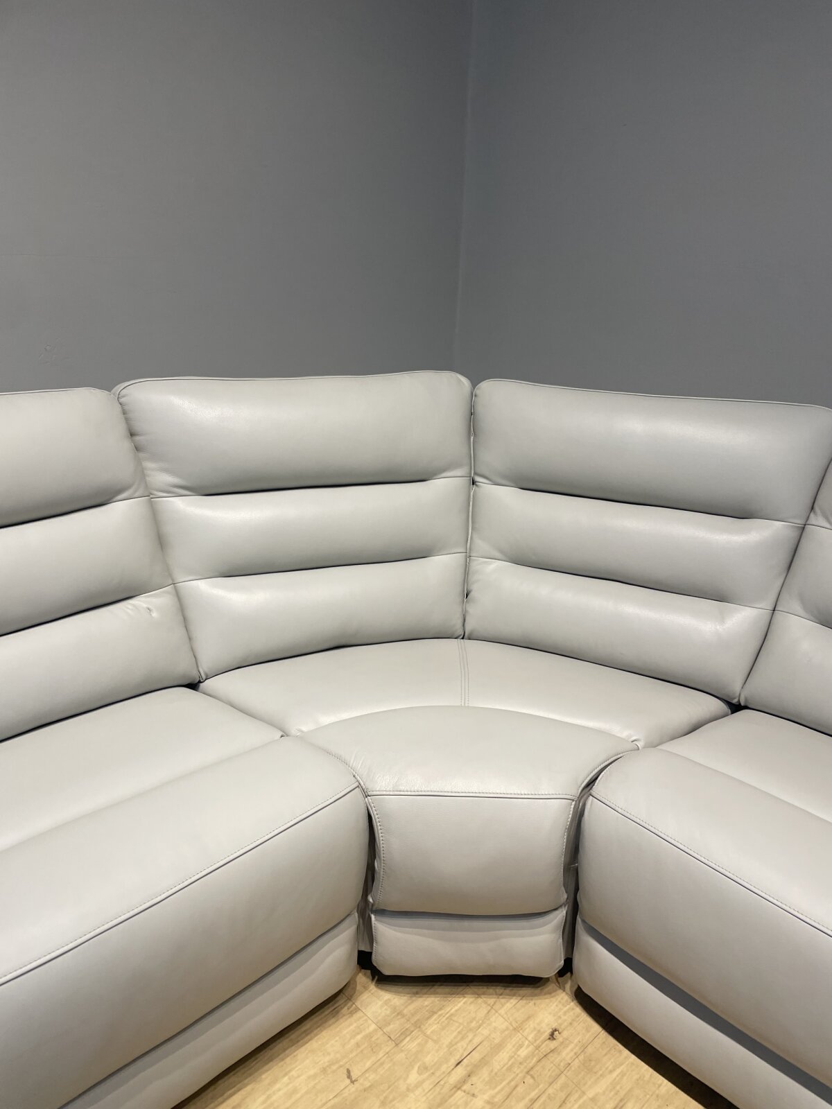 Aubrey 7 Piece Leather Power Zero Gravity Reclining Sectional With Power Headrests - Image 4