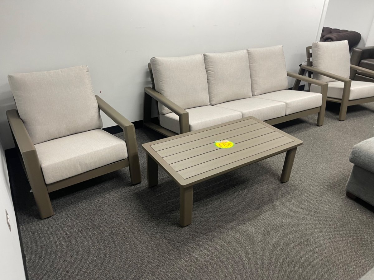 Henredon Arlow 4-piece Outdoor Patio Seating Set