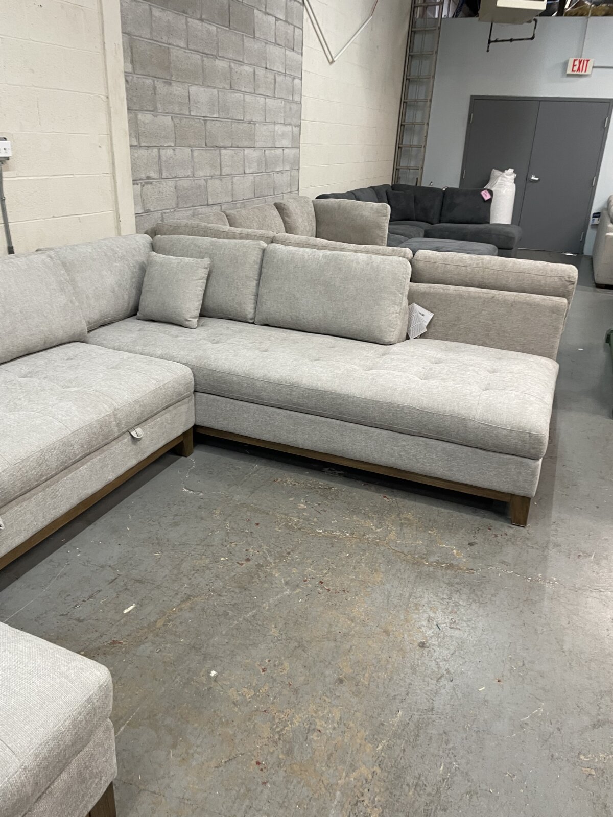 Thomasville Tavish Fabric Sectional With Storage Light Gray - Image 4