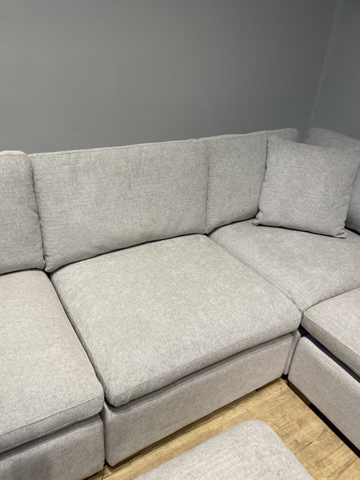 Thomasville Lowell 6 Piece Fabric Modular Sectional Gray - Image 8