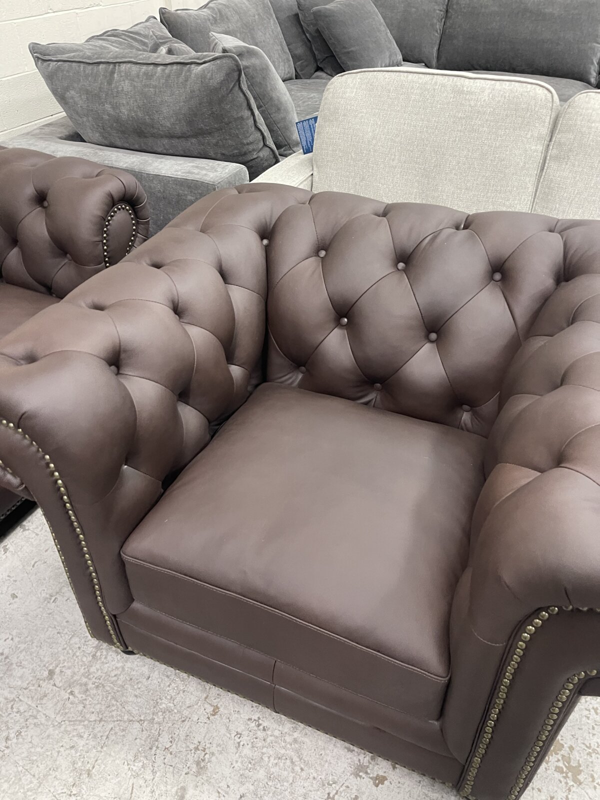 Culver 3 Piece Leather Chesterfield Set - Image 7