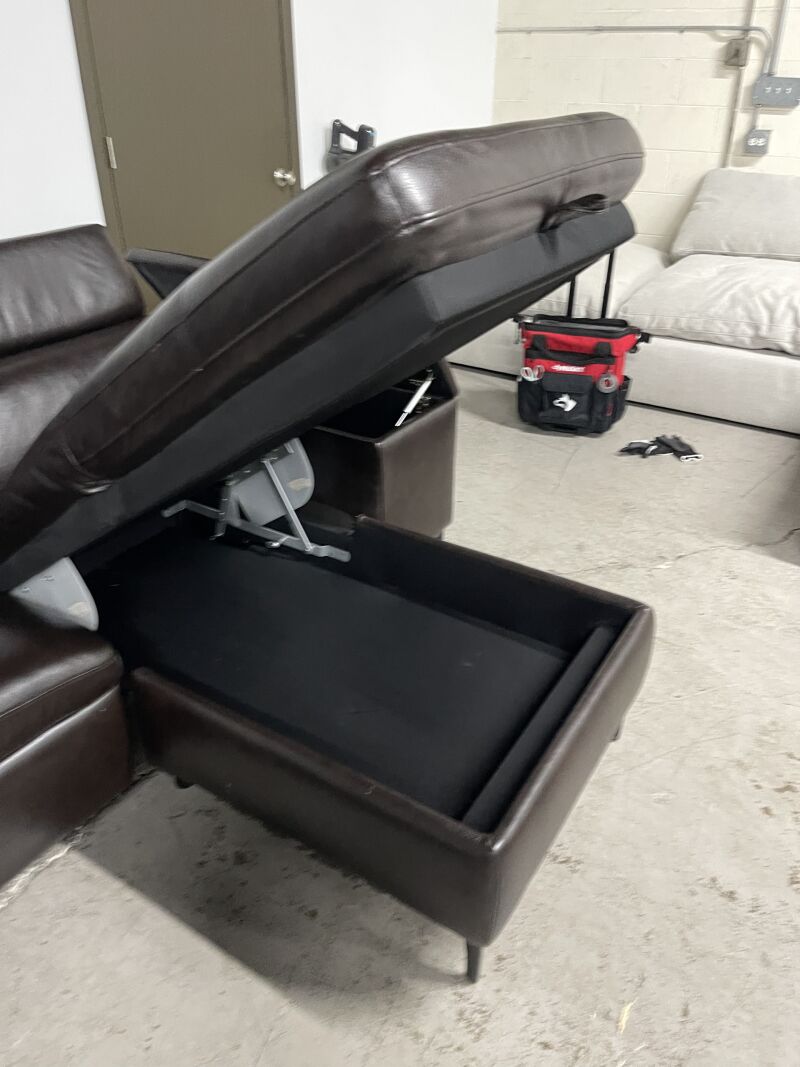 Barcalounger Bradford 6 Piece Leather Reclining Sectional - Image 9