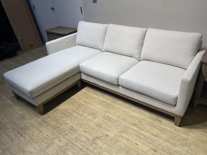 Henredon Murphy Sofa With Reversible Chaise - Image 5
