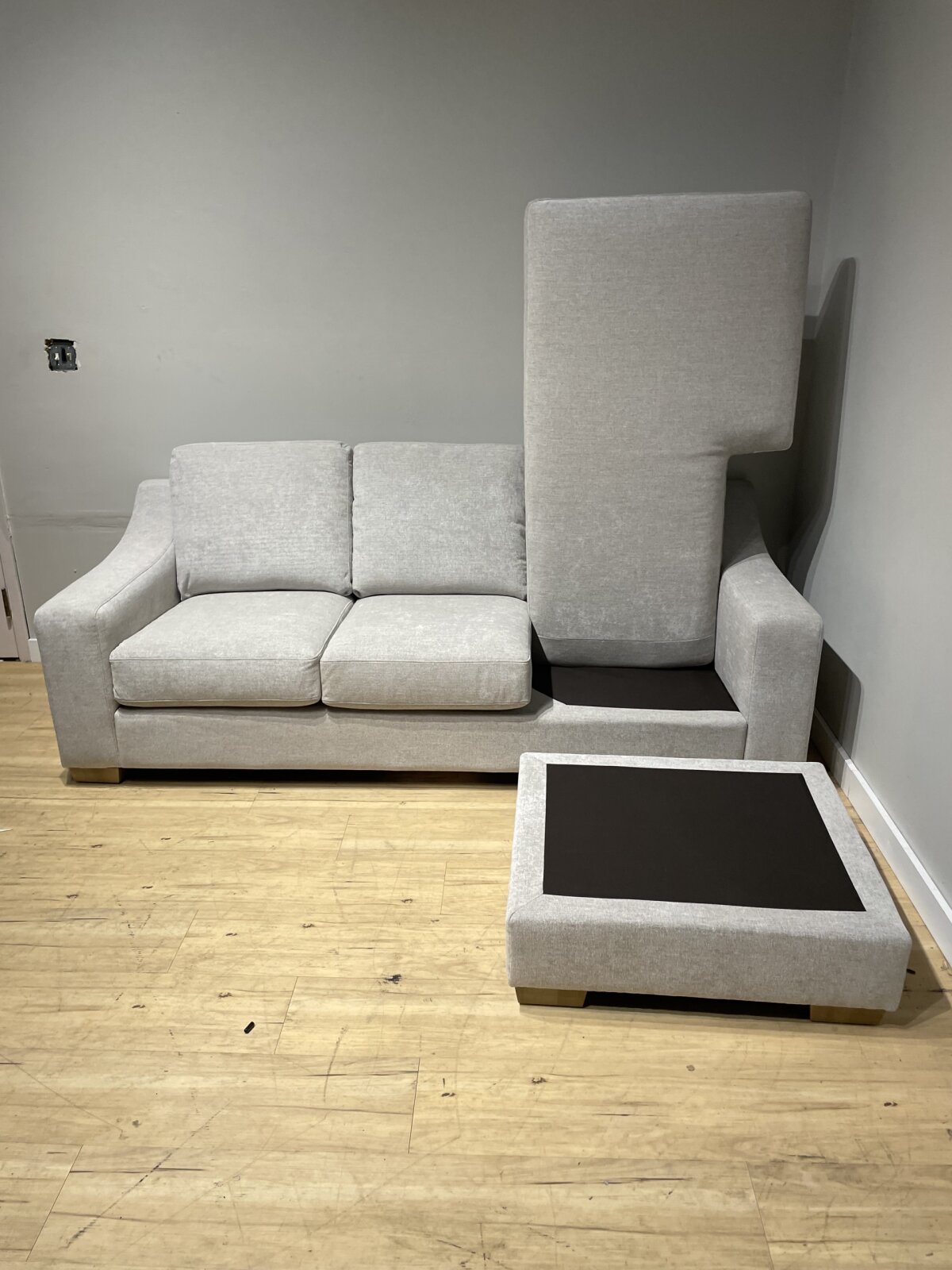 Thomasville Dillard Sofa With Reversible Chaise - Image 4