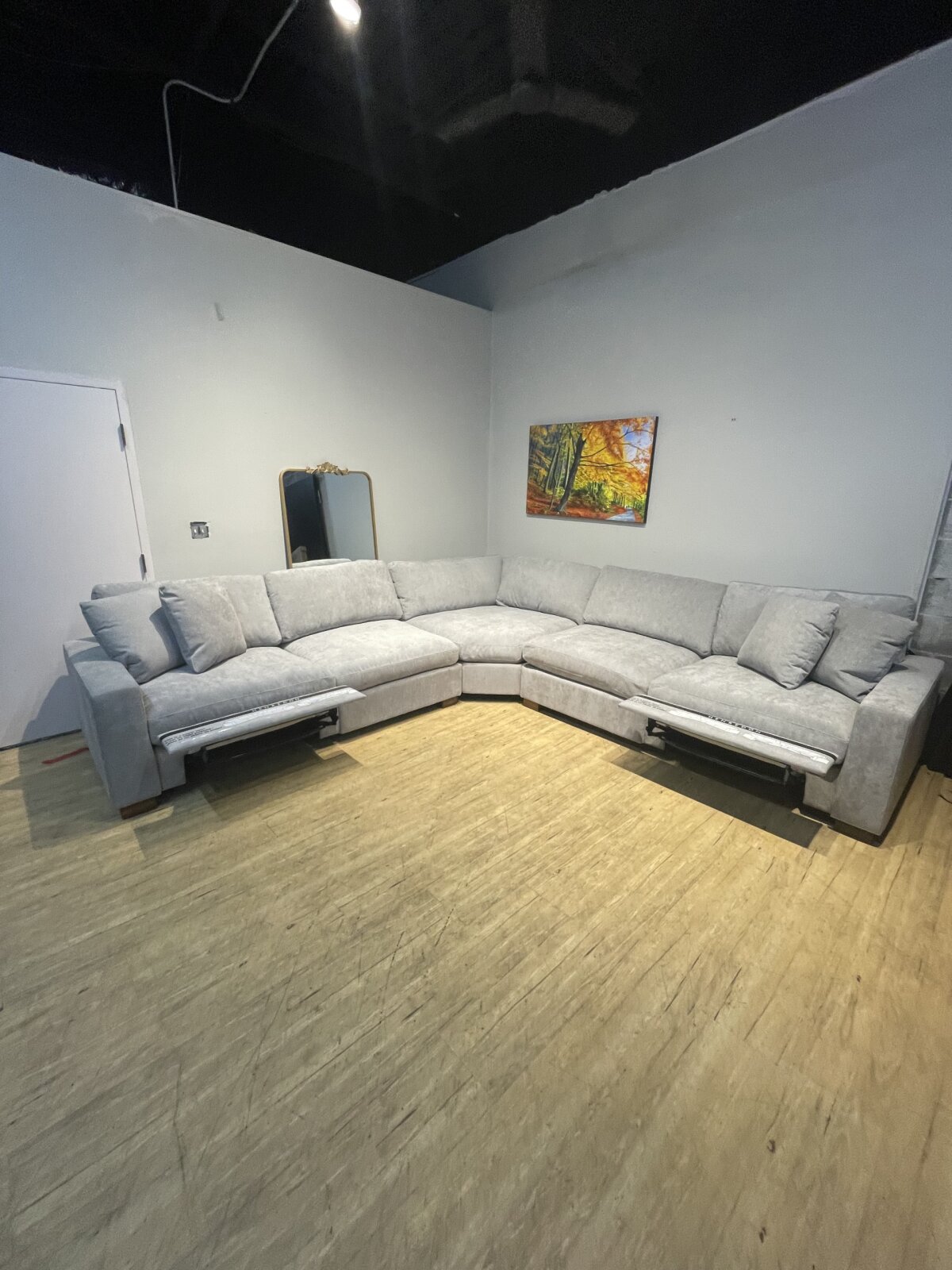 Henredon Selene 3 Piece Sectional With Power Footrests - Image 7