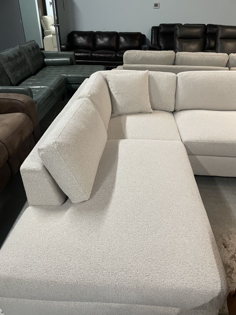 Andee Fabric Sectional With Ottoman - Image 4