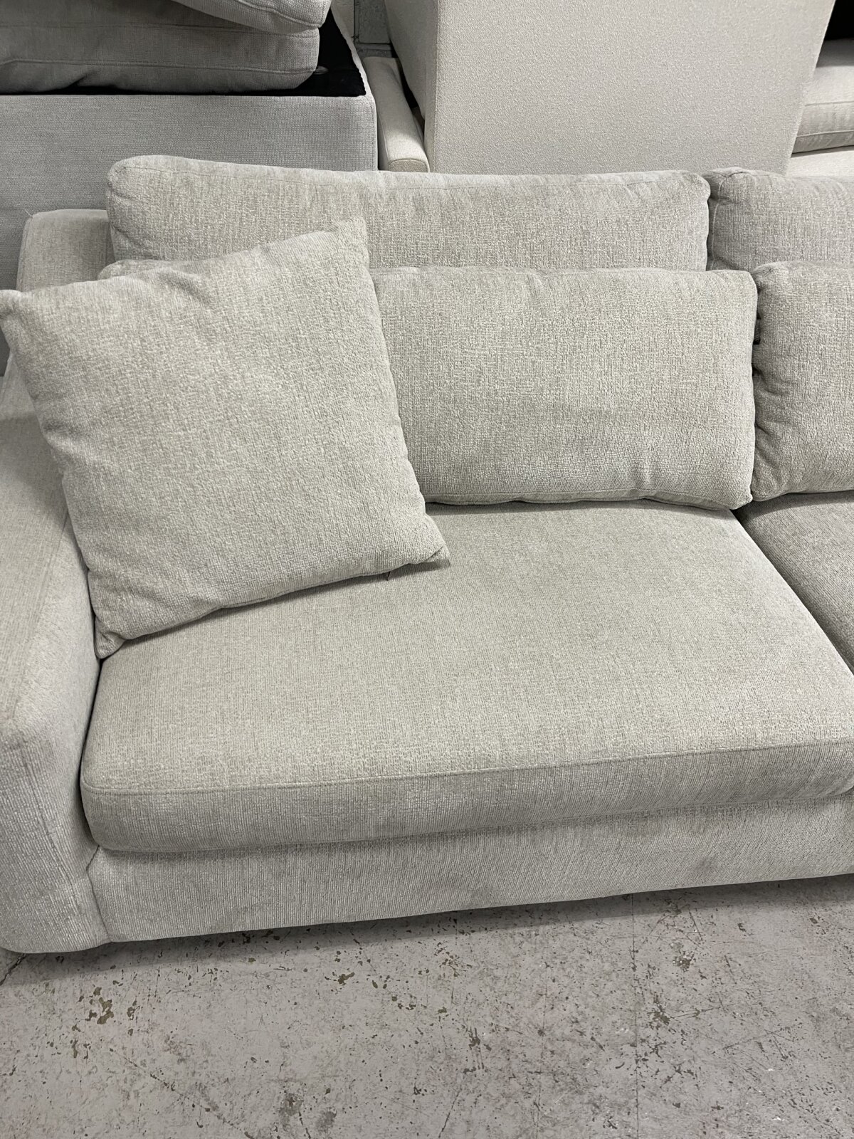 Evelynne Fabric Sectional With Ottoman - Image 4