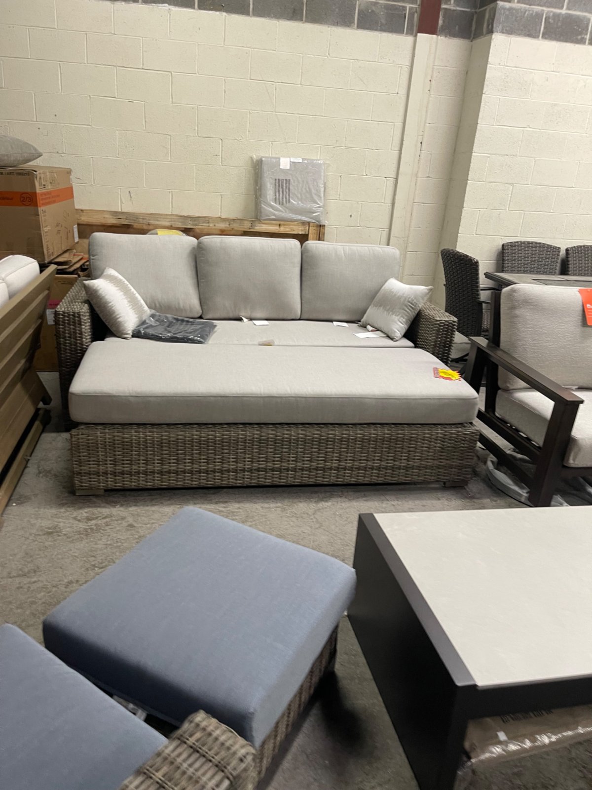 Thomasville Dillard Convertible Outdoor Patio Sofa Set