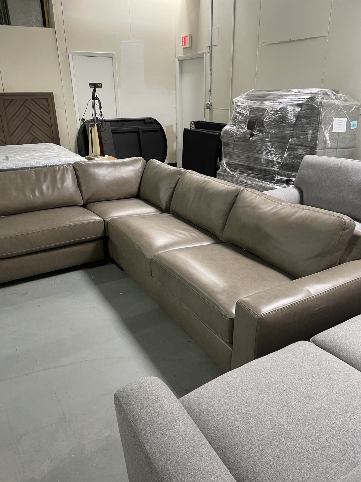 Tayler Leather Sectional - Image 2