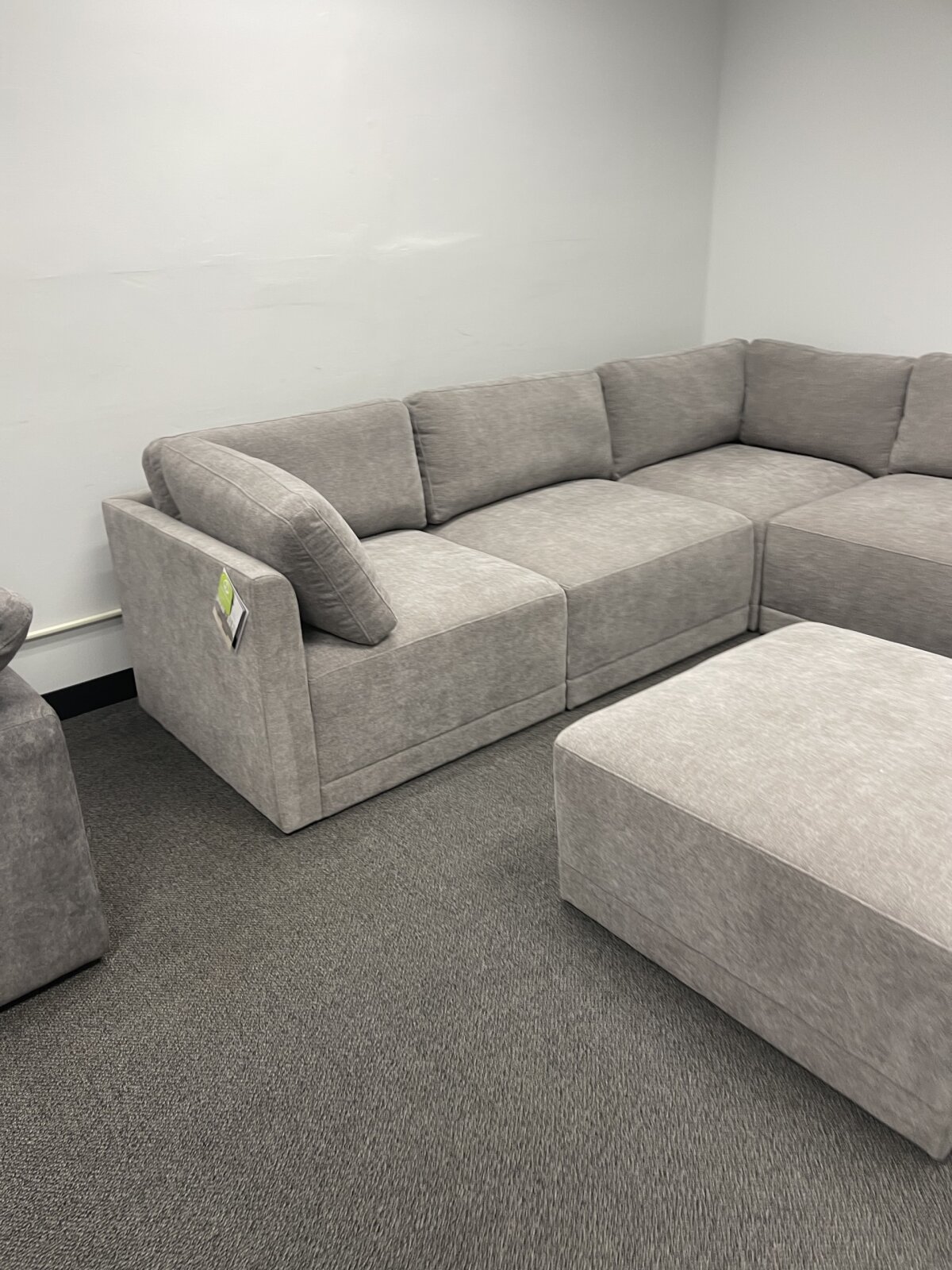 Thomasville Fallon Modular Sectional 6 Piece Gray With Ottoman - Image 4