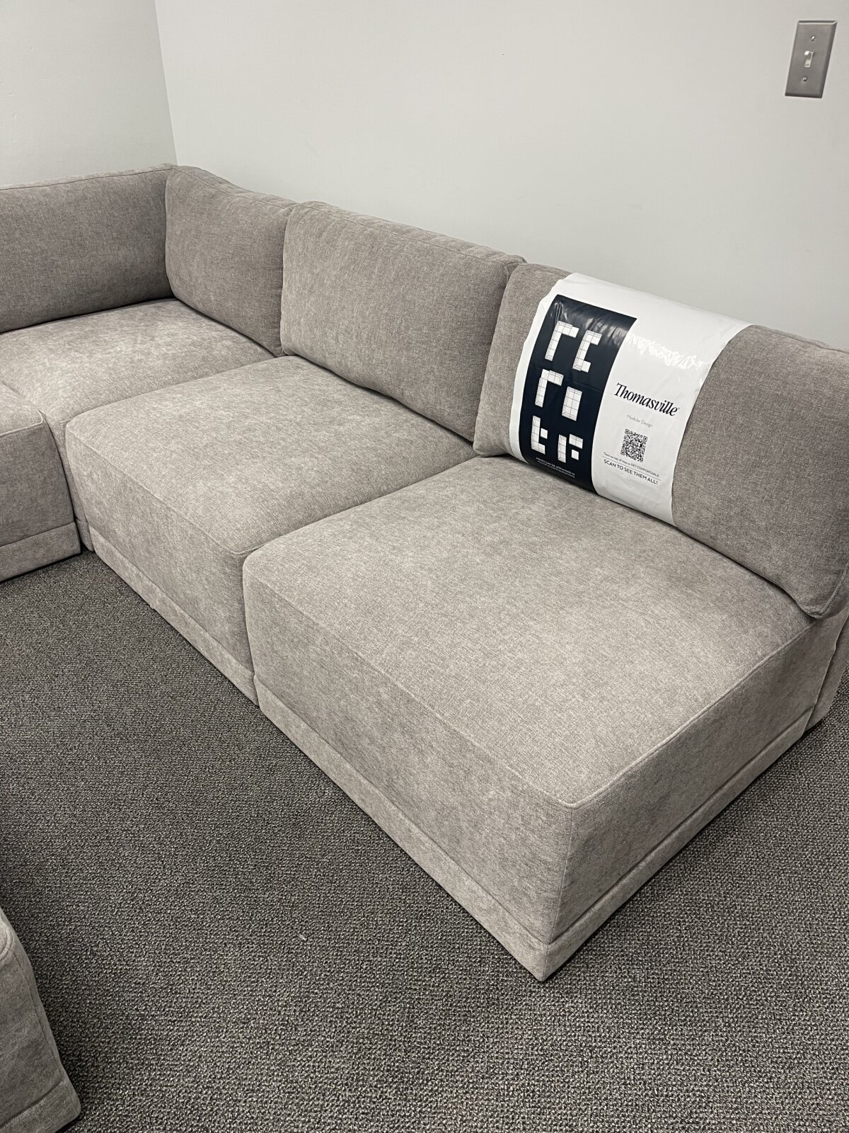 Thomasville Fallon Modular Sectional 6 Piece Gray With Ottoman - Image 8