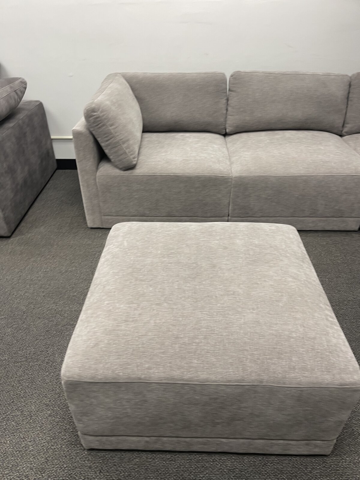 Thomasville Fallon Modular Sectional 6 Piece Gray With Ottoman - Image 10